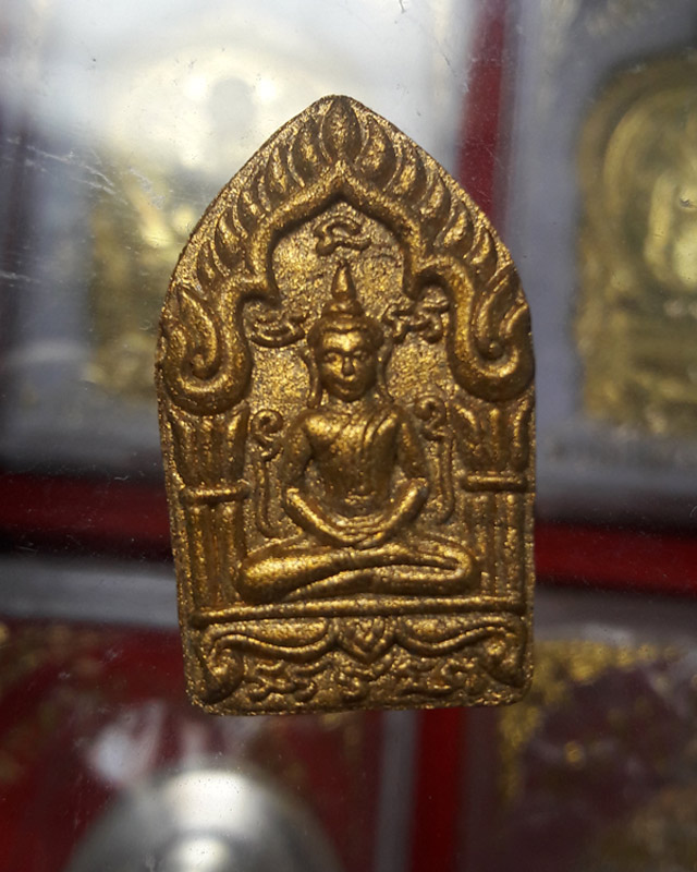 พระขุนแผนผงพรายกุมาร รุ่นพรายทอง พิมพ์เล็ก  หลวงพ่อสาคร วัดหนองกรับ ออกปี2554 หมายเลข 9306 พร้อมกล่อ