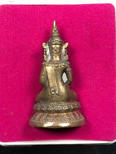 หลวงปู่กาหลงเขี้ยวแก้ว วัดเขาแหลม จ.สระแก้ว -พระกริ่งจักรพรรดิ์ -เนื้อเทวรูปขอมโบราณพันปี