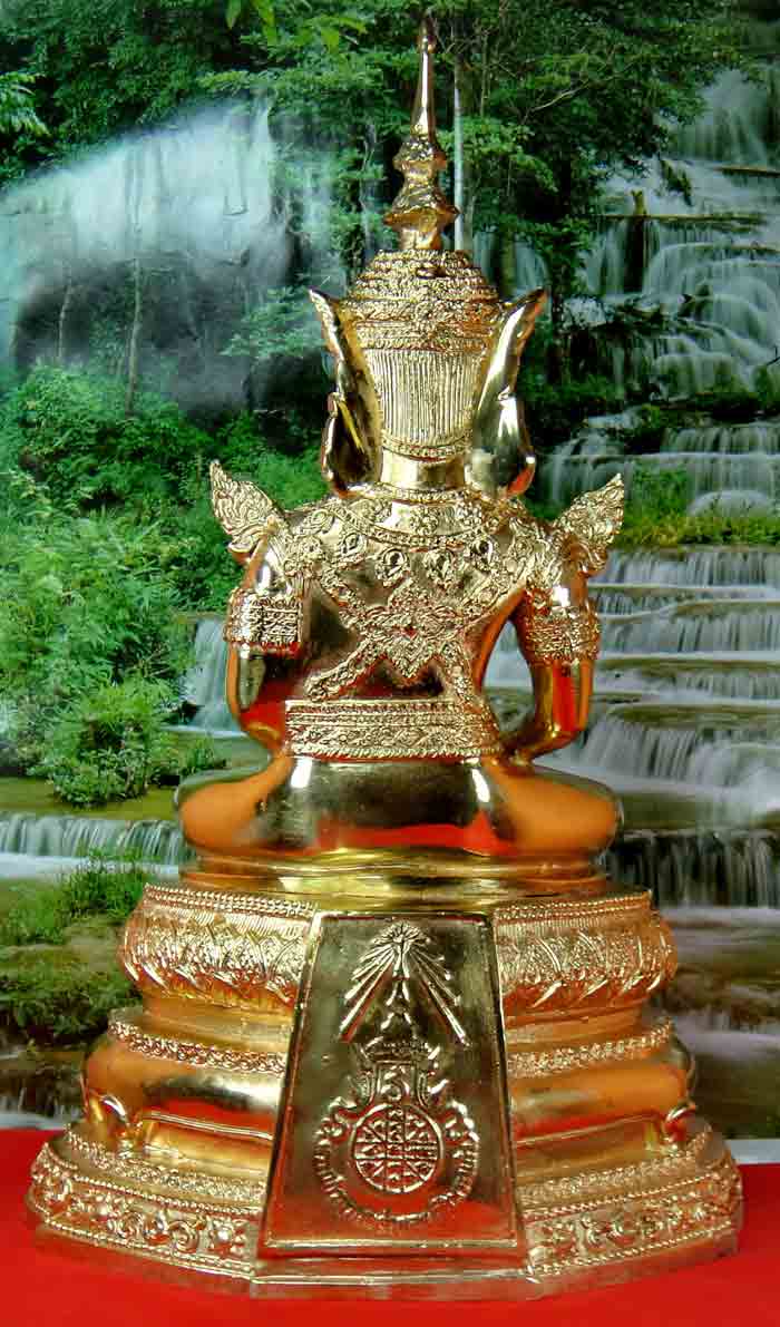 พระแก้วมรกต ทรงเครื่องฤดูร้อน เนื้อทองเหลืองขัดเงา ขนาดตั้งบูชาองค์ใหญ่ หน้าตัก 7 นิ้ว นิ้ว ฐานกว้าง