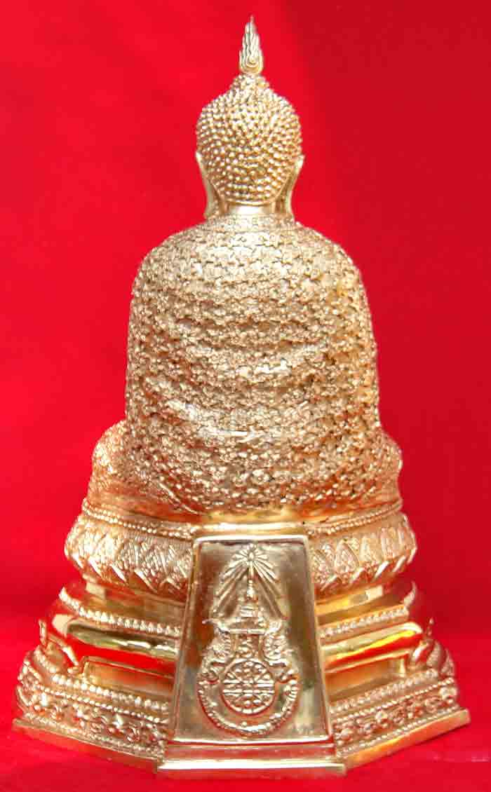 พระแก้วมรกต ทรงเครื่องฤดูหนาว เนื้อทองเหลืองขัดเงา ขนาดตั้งบูชาองค์ใหญ่ หน้าตัก 7 นิ้ว นิ้ว ฐานกว้าง