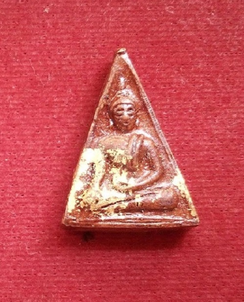 พระพิมพ์นางพญา รุ่นแรก เนื้อดินเผาเคลือบปิดทองเดิม หลวงพ่อแพ วัดพิกุลทอง ปี06...เคาะเดียวแดง...  