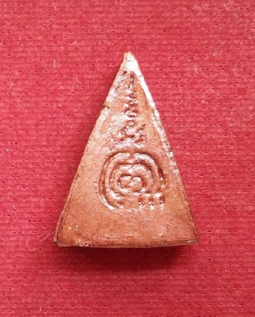 พระพิมพ์นางพญา รุ่นแรก เนื้อดินเผาเคลือบปิดทองเดิม หลวงพ่อแพ วัดพิกุลทอง ปี06...เคาะเดียวแดง...  