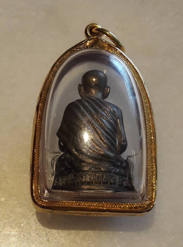 รูปหล่อหลวงพ่อเกษม ก้นหนู เนื้อนวะผิวไฟสวยมั๊กๆ ปี2536 ฉลองอายุ 81 ปี เลี่ยมทองกันน้ำ