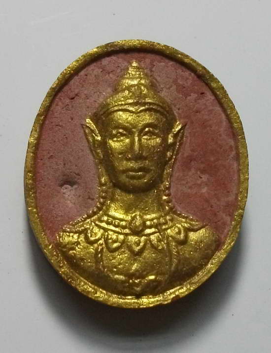เนื้อผงปัดทองฝังตะกรุด ฝังโค๊ต พระวิษณุเทวา สร้างปี 2556 ไม่ทราบสำนัก