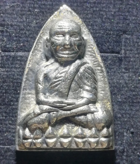 เหรียญหล่อเนื้ออัลปาก้าหลวงพ่อทวด พิมพ์เตารีด รุ่น100 ปี อาจารย์ทิม วัดช้างให้ พ.ศ.2555 