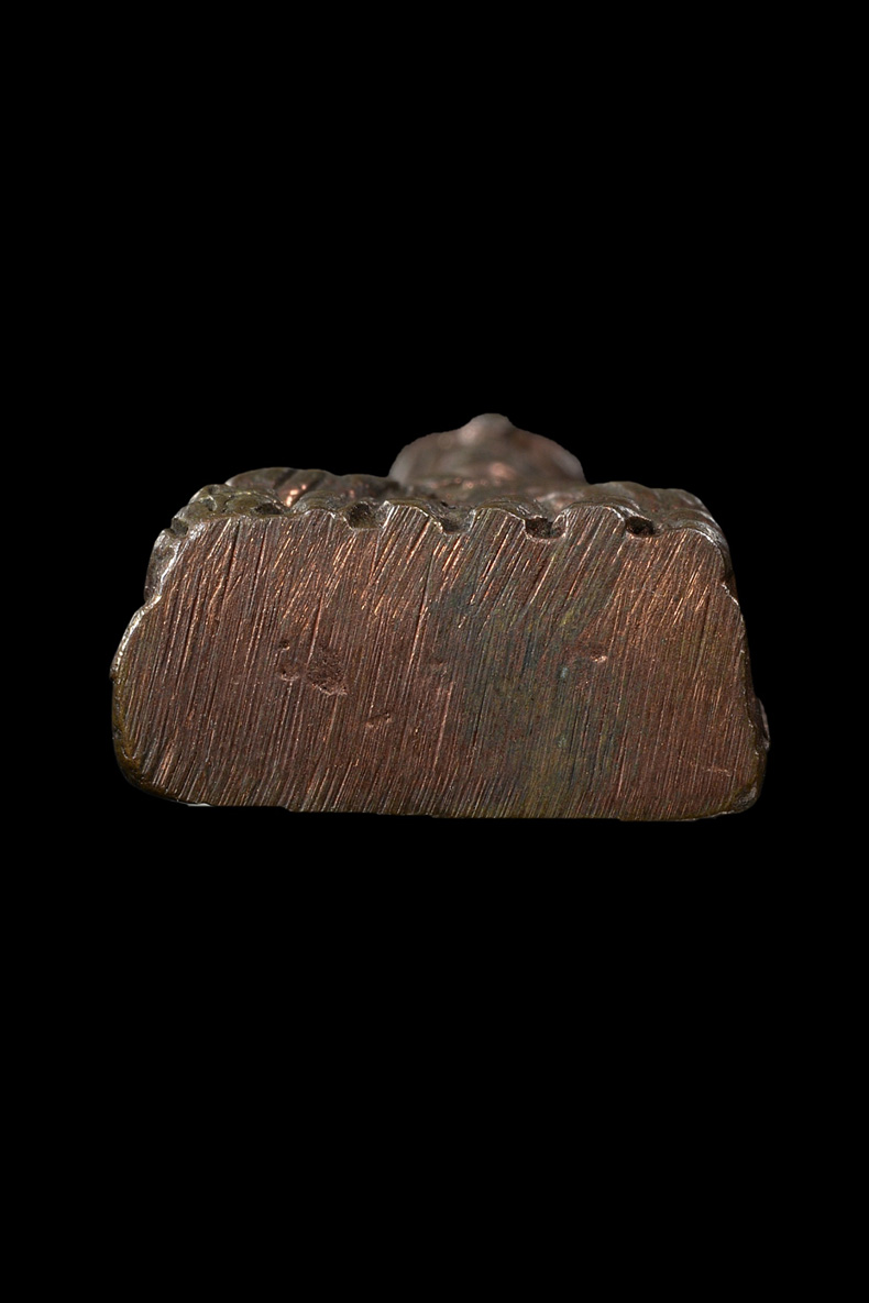 หลวงปู่ทวด หลังเตารีด เนื้อนวะโลหะ พิมพ์กลาง รุ่นสร้างโรงพยาบาลโคกโพธิ์ ปี 2539