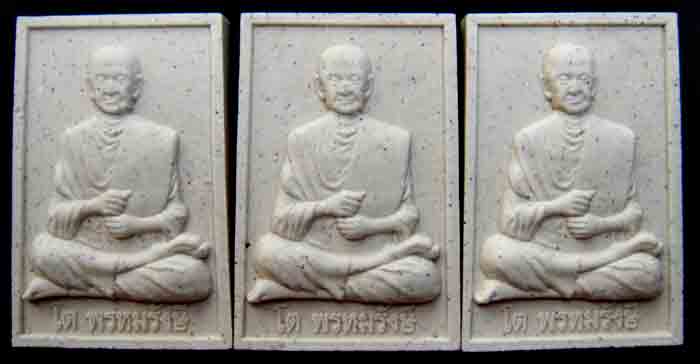 พระสมเด็จไกเซอร์ หลังสมเด็จโต รุ่นแรก วัดนาคกลางวรวิหาร เนื้อผงพุทธคุณ เหมาที่เดียว 3 องค์  รุ่นรวยม