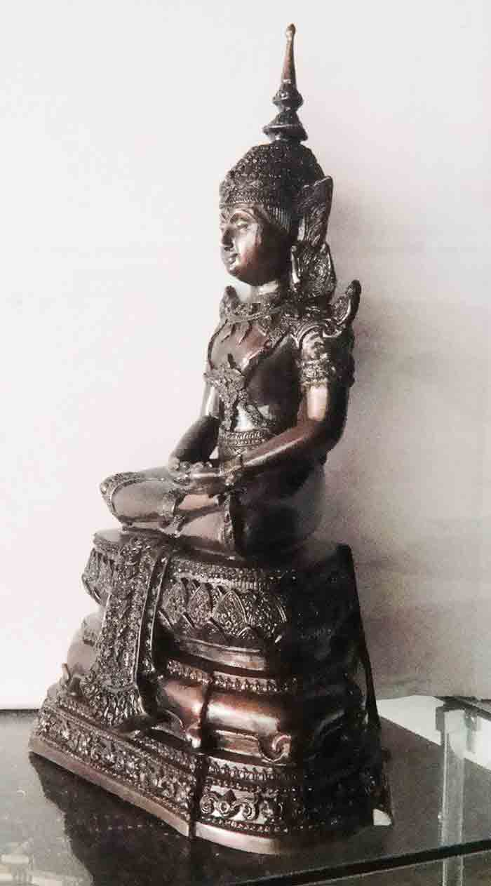 พระแก้วมรกต ทรงเครื่องฤดูร้อน เนื้อทองเหลืองรมดำมันปู ขนาดตั้งบูชาองค์ใหญ่ หน้าตัก 7 นิ้ว นิ้ว ฐานกว