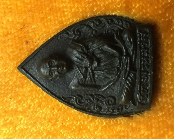 สมเด็จวัดระฆัง พระหล่อหยดน้ำใหญ่ เนื้อนวะ รุ่นอนุสรณ์ 122 ปี 2537 พร้อมกล่อง (โค้ดเบิ้ล)