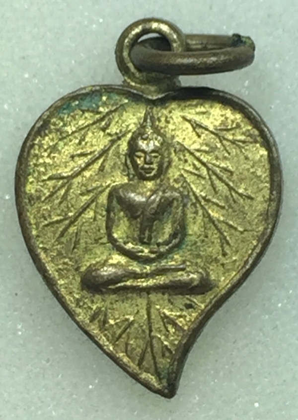 หลวงพ่อโสธร กะไหล่ทองสวยครับ หลวงพ่อดิ่งบางวัวปลุกเสก 