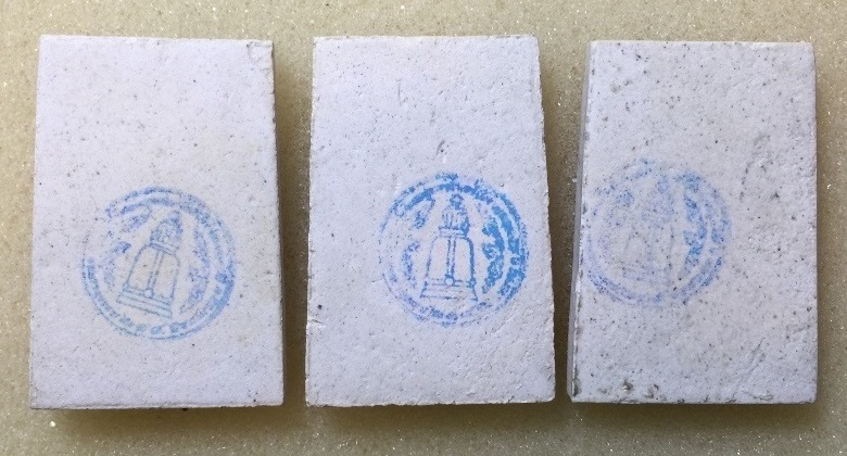 สมเด็จวัดระฆัง รุ่น 214 ปีเกิด พ.ศ. 2545  (หลวงปู่หมุนร่วมปลุกเสก) ชุด 3 องค์ พร้อมกล่อง