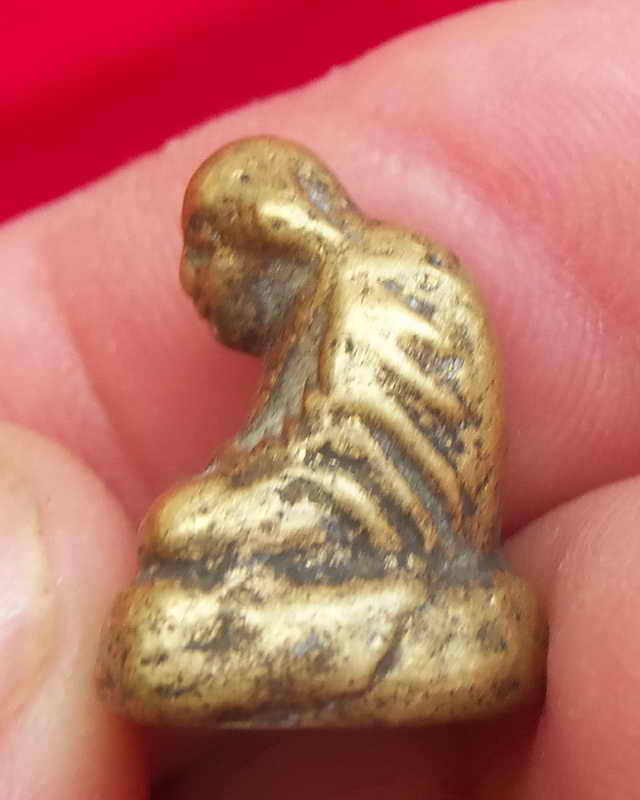 หลวงพ่อเขียนหล่อโบราณพิมพ์ค่อมเล็ก