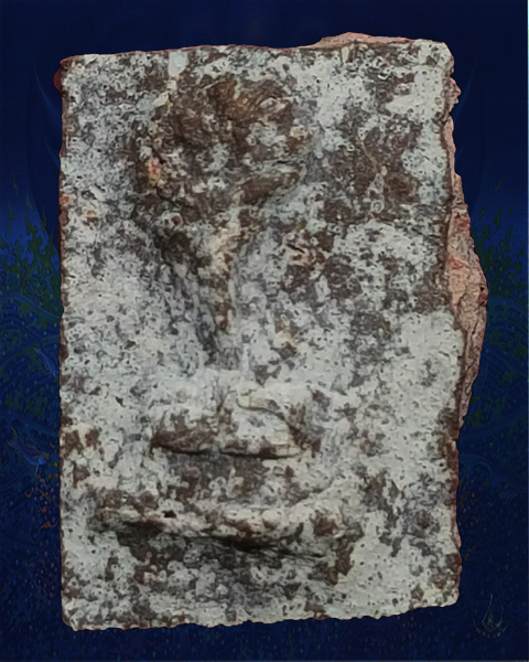 พระแผงนาดูลตัดเดี่ยวพิมพ์ ต้นไม้ หรือธรรมจักร   เนื้อมะขามเปียกนิยม 