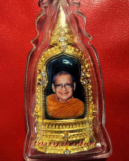 ล็อกเก็ตหลวงพ่อฤาษีลิงดำ วัดท่าซุง กะไหล่ทองประดับเพชร ขนาดใหญ่ สวยมากค่ะ