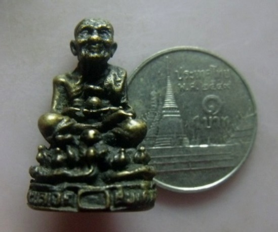 **วัดใจ**รูปเหมือนหลวงปู่ทวดพิมพ์อุ้มลูกแก้วนั่งงู วัดพะโคะ เนื้อทองผสม**