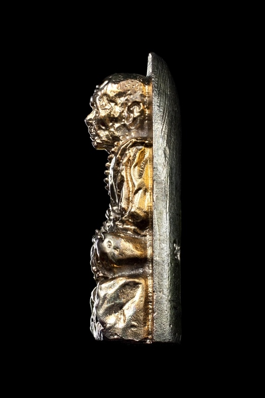 รูปหล่อเตารีดเจริญลาภ เนื้อนวะแก่ทอง หลวงปู่หมุน "ฐิตสิโล" ปี 2542