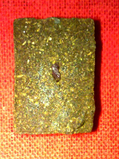 พระประทานพร หลวงปู่บัว วัดเกาะตะเคียน (วัดศรีบูรพาราม)ตราด หลังฝังพลอย ตามรูป