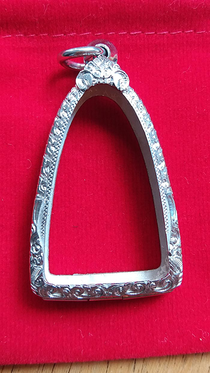ตลับเงินแท้ ใส่หลวงปู่ทวด หลังหนังสือใหญ่ ปี 2505