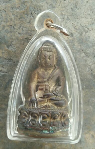 พระกร่งแม่ใหญ่ตอกโค๊ตหมายเลขกำกับเลี่ยมกันน้ำพร้อมใช้