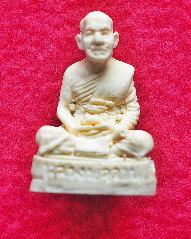 รูปเหมือนเนื้อผง หลวงพ่อจวน พบน้อย