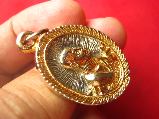 เหรียญหลวงพ่อแพ วัดพิกุลทอง สิงห์บุรี กะไหล่ทองลงยา