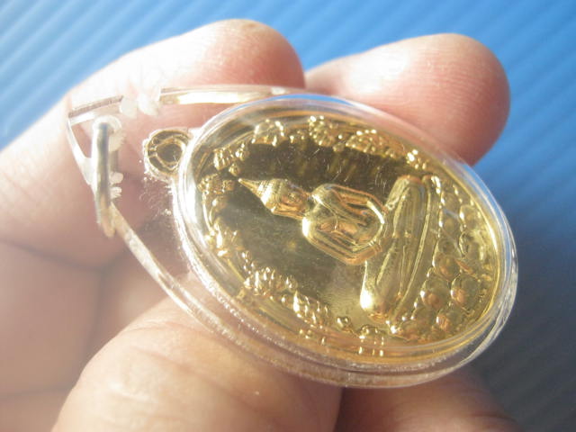 เหรียญหลวงพ่อโสธร รุ่นอัญเชิญหลวงพ่อโสธรขึ้นจากน้ำ 244 ปี รุ่น 4 พ.ศ.2557 ยิงโค้ดขอบเหรียญ