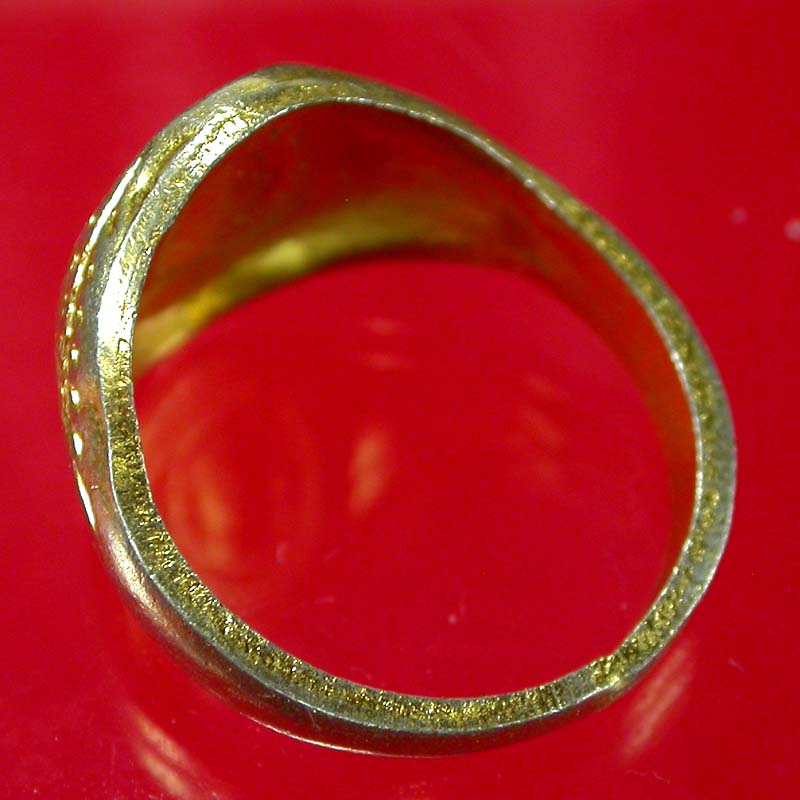 แหวนพระหลวงปู่แหวน วัดดอยแม่ปั๋ง เชียงใหม่ กะไหล่ทองลงยา สวยมาก เคาะเดียวครับ