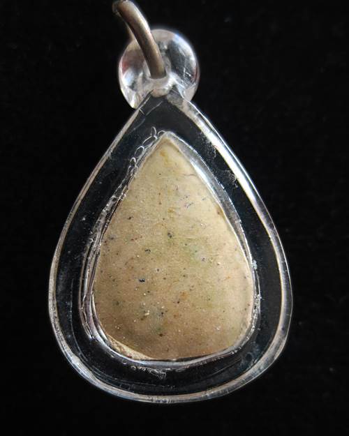 พระผงกลีบบัว หลวงปู่บัว วัดเกาะตะเคียน จ.ตราด 