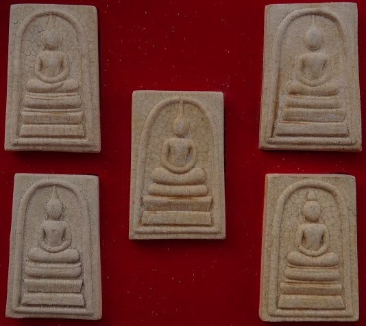 สมเด็จวัดระฆัง รุ่นมหามงคล ปี48 1ชุด5องค์ เคาะเดียว200