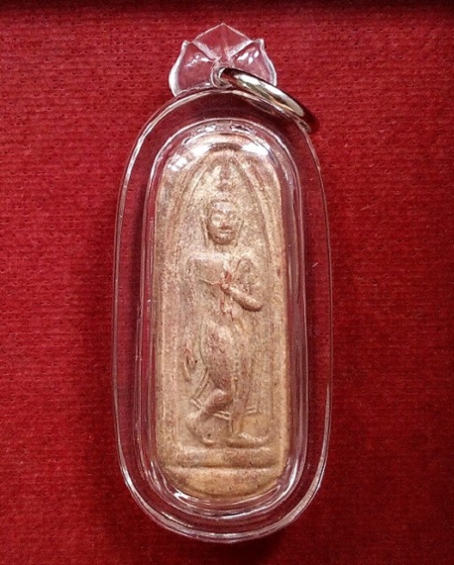 พระลีลาทุ่งเศรษฐี พิมพ์กลาง เนื้อเกสร108 แดง หลวงพ่อแพ วัดพิกุลทอง ปี11...เคาะเดียวแดง... 