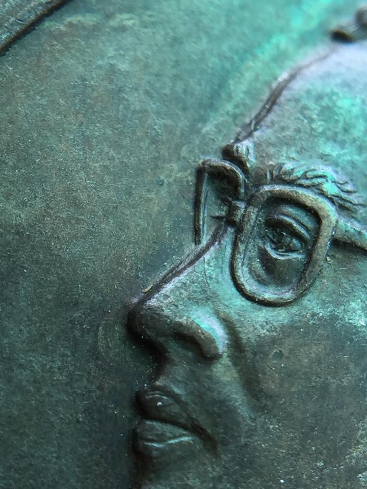 เหรียญคุ้มเกล้าในหลวง เนื้อนวะ ปี 2522 หลวงปู่โต๊ะ วัดประดู่ฉิมพลี ปลุกเสก สภาพสวย (เคาะเดียวแดง)