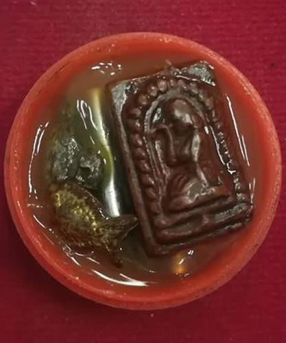 สีผึ้งหลังเลข1 หลวงพ่อกวย วัดโฆสิตาราม