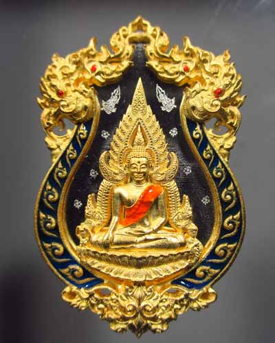 เหรียญหล่อฉลุ พระพุทธชินราช จอมราชันย์ เนื้อทองระฆังชุบทองลงยาราชาวดี สีน้ำเงิน หมายเลข 2246