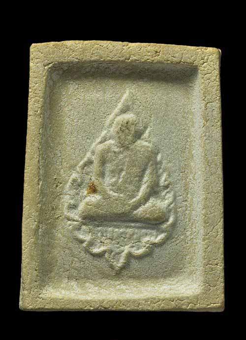 พระคำข้าว รุ่น 2 พิมพ์ฐานจุด หลวงพ่อฤาษีลิงดำปลุกเสก สภาพผิวและคราบแป้งเดิมๆไม่ผ่านการใช้ครับ เคาะเด