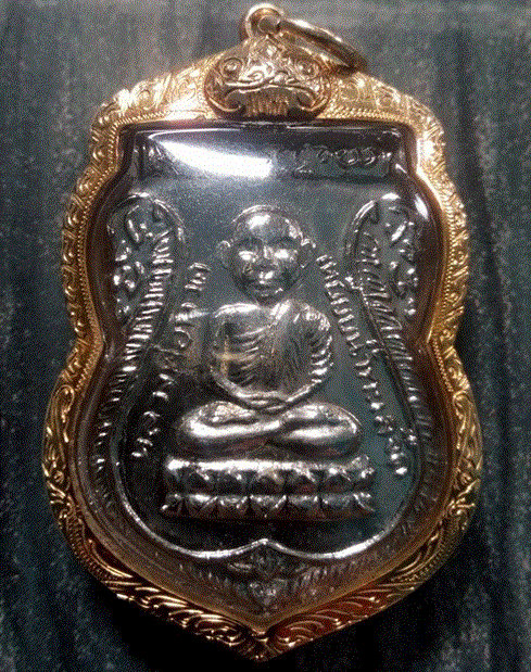  เหรียญเลื่อนสมณศักดิ์ รุ่น2 วัดช้างให้ หัวโตหลังพัดยศเลี่ยมทอง(เซียนมองข้ามสายใต้ไม่ลืม)