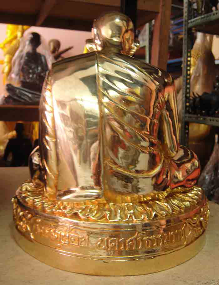 พ่อท่านคล้าย วาจาสิทธิ์ วัดพระธาตุน้อย นครศรีธรรมราช ขนาดหน้าตัก 9 นิ้ว สูง 11.5 นิ้ว เนื้อทองเหลือง