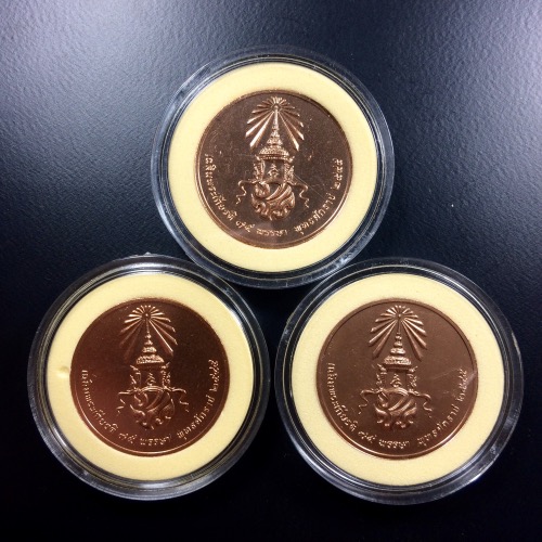 เหรียญพระแก้วมรกต ภปร. ผลิตโดยกองกษาปณ์ ครบชุด 3 ฤดู