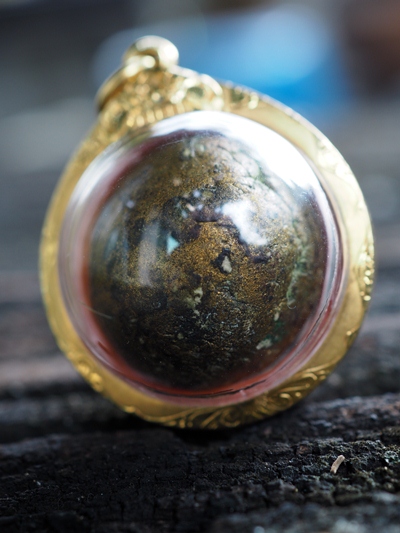 ลูกอมหลวงปู่ทิิม บรอนซ์วานิช เลี่ยมทองครับ