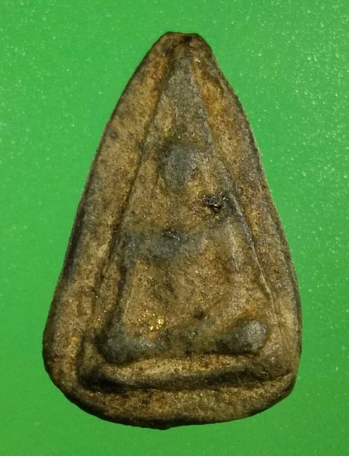 พระนางพญากรุเขาพระศรี สุโขทัย เนื้อดิน   พิมพ์ซุ้มตรง