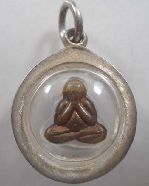 " เหรียญพระปิดตา หลวงพ่อสิน วัดระหารใหญ่ ปี 2537 ตอกโค๊ต เลี่ยมเงินสวยงามครับ "