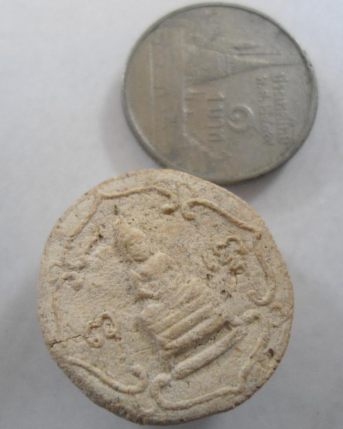 " พระผงจันทร์ลอย หลวงปู่โต๊ะ วัดประดู่ฉิมพลี "