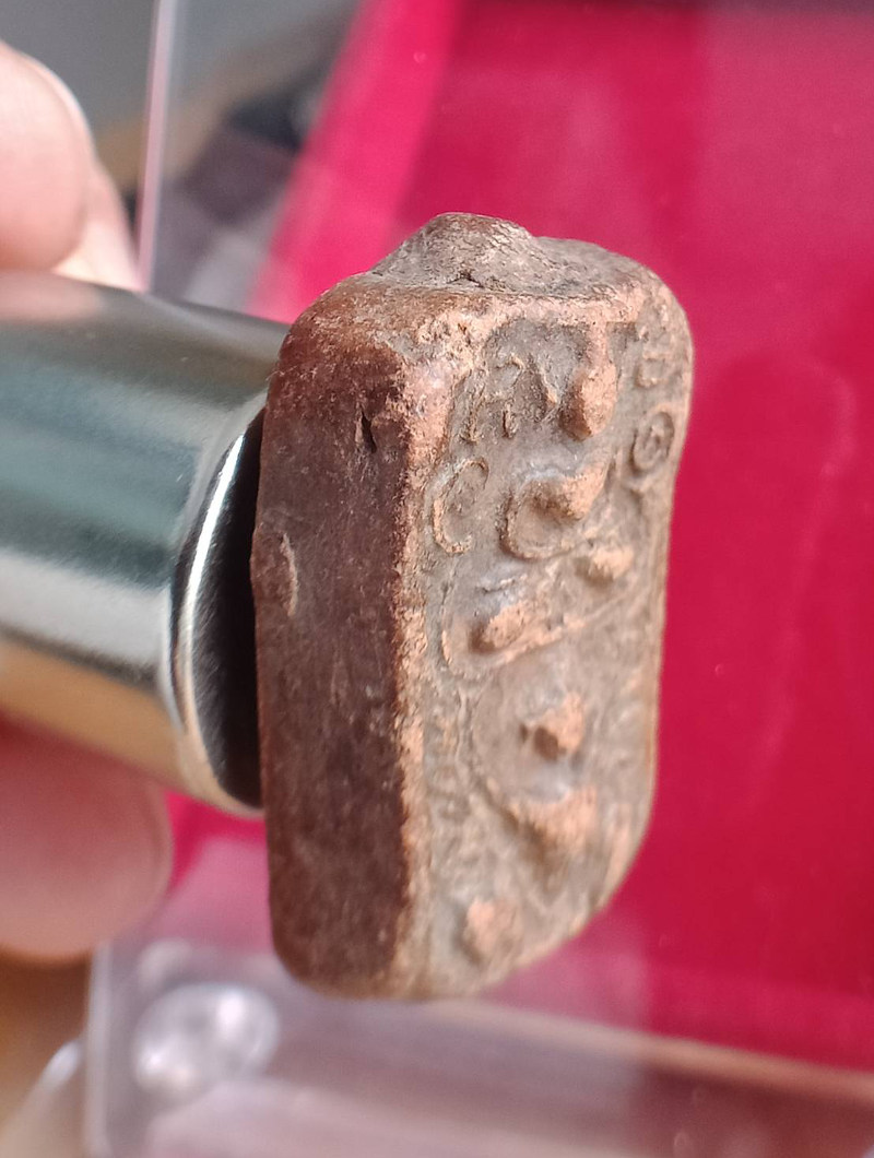 พระเครื่องเนื้อดิน พิมพ์ทรงหนุมาน - ฝังกริ่ง(แม่เหล็กแรงดูดสูง สามารถดูดติด)