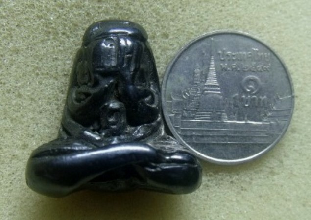 **วัดใจ**พระปิดตาหล่อยันต์ยุ่ง เนื้อเมฆพัตร เก่าๆไม่ทราบที่**สวยๆ เชิญชมครับ
