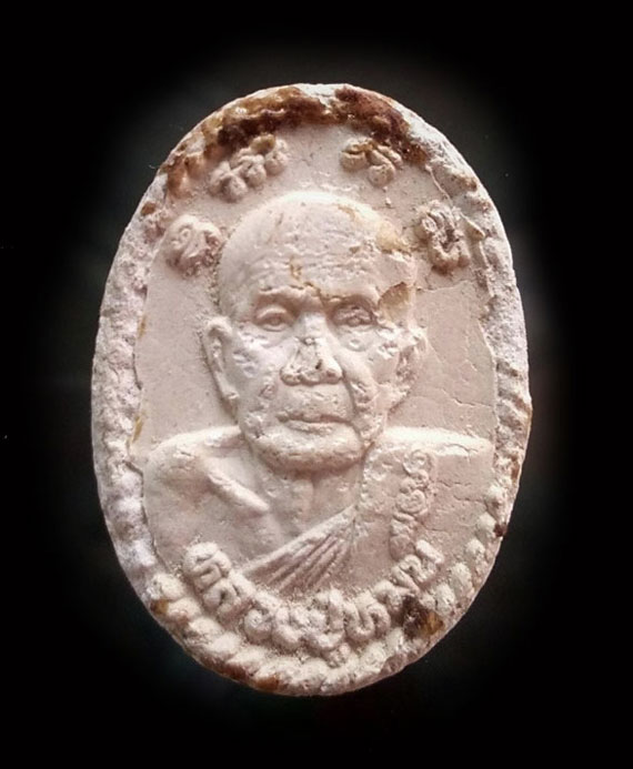 เคาะเดียว พระผงยันต์ดวงเศรษฐี หลวงปู่หมุน ปี43 จมูก หูตายังชัด มวลสารชัดๆ  องค์จริงเนื้อแน่นๆ