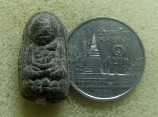 **วัดใจ**หลวงปู่ทวดเนื้อว่านพิมพ์พระรอดจิ๋ว ฝังตะกรุดนารายณ์เเปลงรูป**สวยๆ หายาก เชิญชมครับ