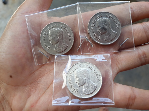(เคาะเดียว) เหรียญ 1 บาท ครุฑ 2517 รวม 3 เหรียญ