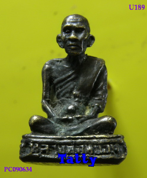 รูปหล่อหลวงพ่อพยอม วัดเขาน้อย อ.ท่าตะโก นครสวรรค์