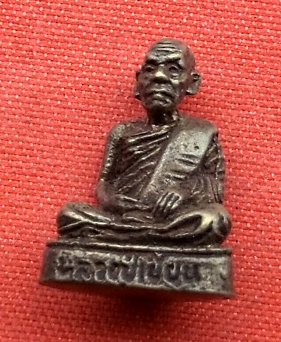 เริ่ม 10 บาท กับ รูปหล่อหลวงพ่อเขียน   …B15
