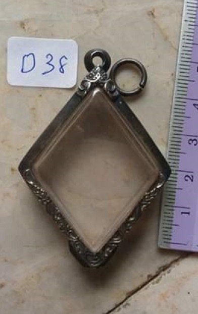 ตลับเงินเก่า  ขัดเงา  ใส่เหรียญข้าวหลามตัด  เคาะเดียว 