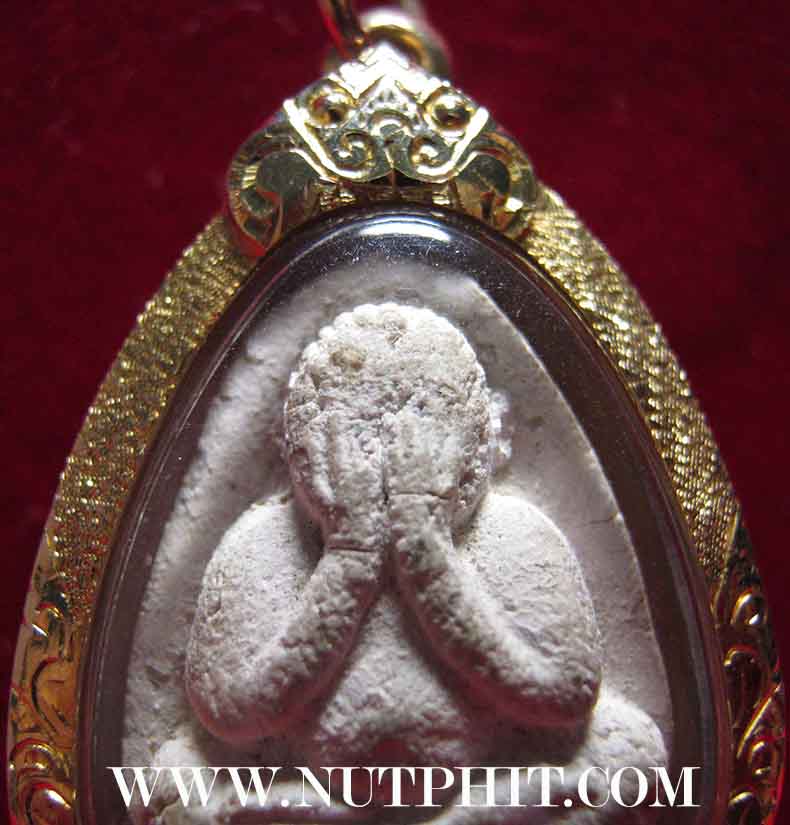 พระปิดตาฝังพลอย พิมพ์ใหญ่ ลป.ทิม วัดละหารไร่ ปี ๑๗ เลี่ยมทอง+บัตรรับรองพระแท้*177